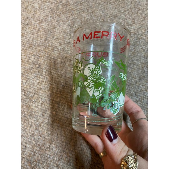 Warner Brothers 1974 Welchs Glass Bugs Leads A Merry Chase Green and Red - Picture 2 of 4